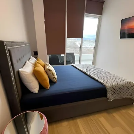 Farka Luxury וילה טיראנה