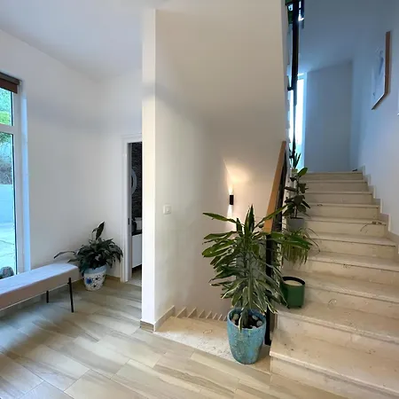 Farka Luxury * טיראנה